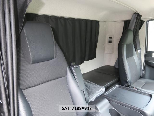 Mitsubishi FIGHTER 2024-02 8659050-28