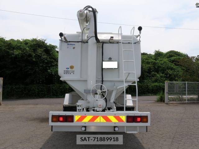 Mitsubishi FIGHTER 2024-02 8659050-4