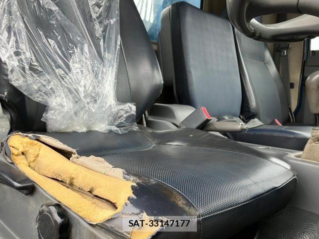 Mitsubishi FIGHTER 2015-05 8659057-18