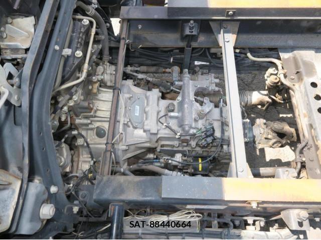 Mitsubishi FIGHTER 2019-02 8666132-13
