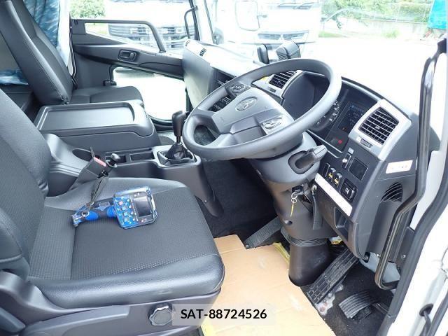 Mitsubishi FIGHTER 2024-04 8666130-12