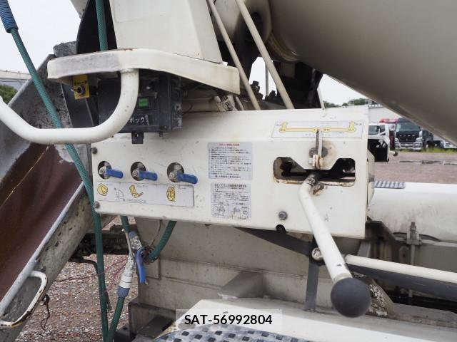 Mitsubishi FIGHTER 2016-03 8666134-14