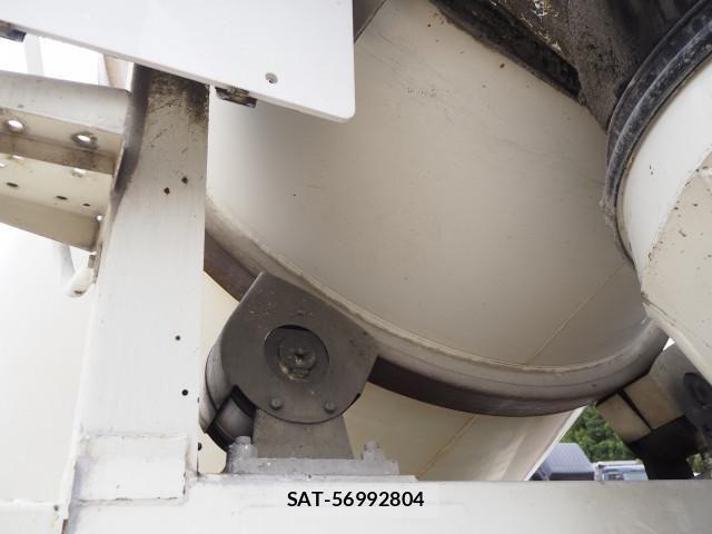 Mitsubishi FIGHTER 2016-03 8666134-22