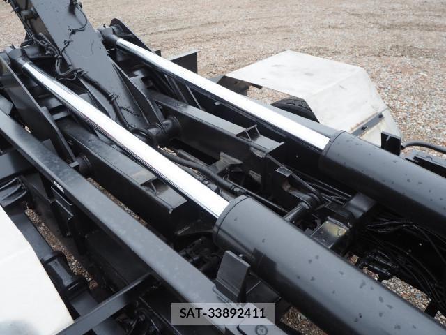 Mitsubishi FIGHTER 2006-10 8666133-9