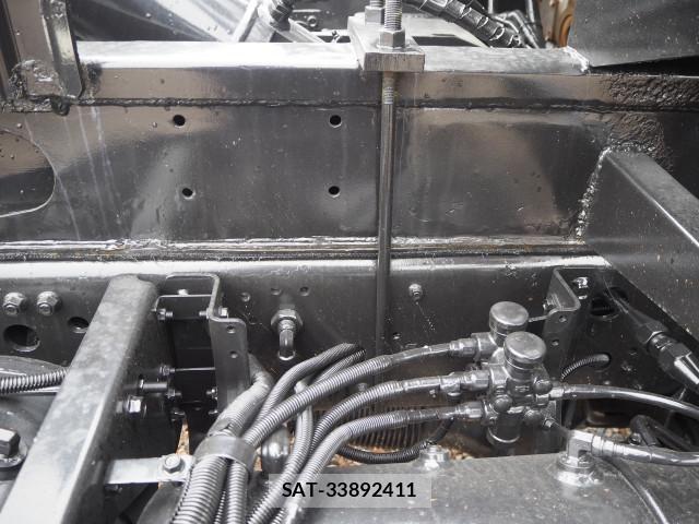 Mitsubishi FIGHTER 2006-10 8666133-19