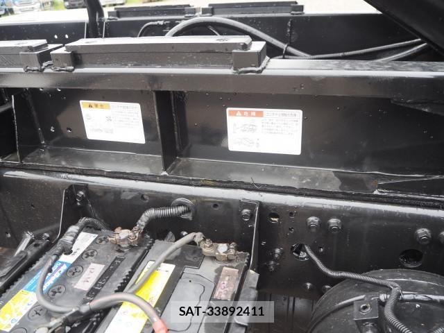 Mitsubishi FIGHTER 2006-10 8666133-20