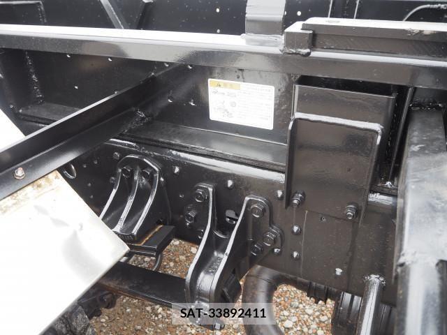 Mitsubishi FIGHTER 2006-10 8666133-21
