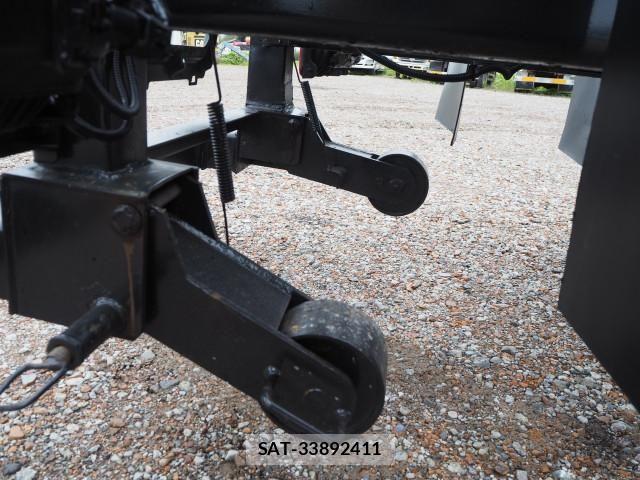 Mitsubishi FIGHTER 2006-10 8666133-26