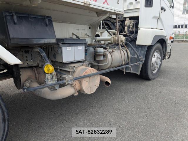 Mitsubishi FIGHTER 2013-02 8659055-11