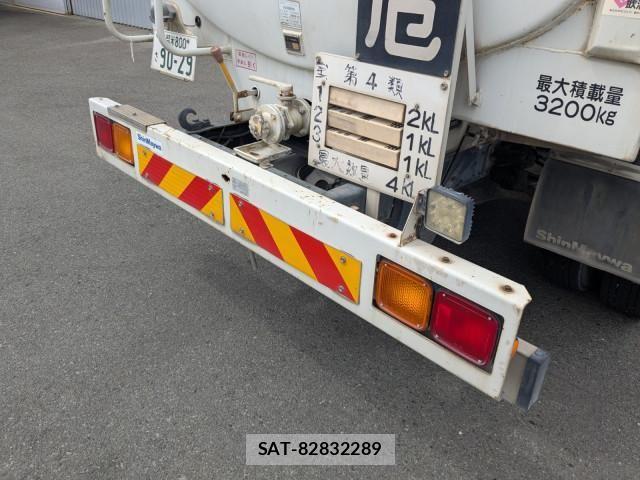 Mitsubishi FIGHTER 2013-02 8659055-14