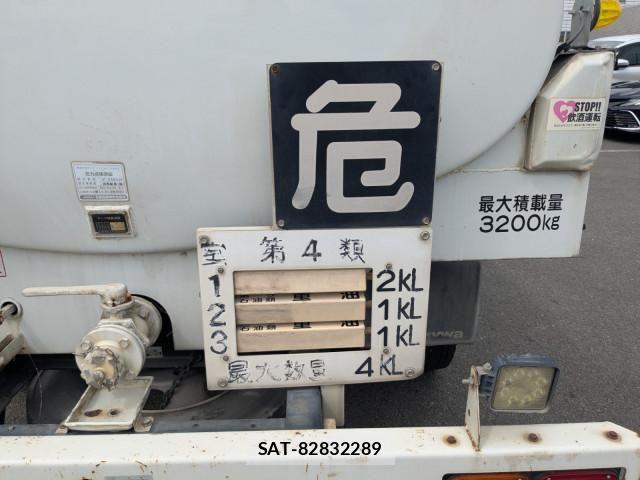 Mitsubishi FIGHTER 2013-02 8659055-15