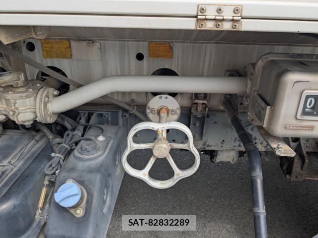 Mitsubishi FIGHTER 2013-02 8659055-18