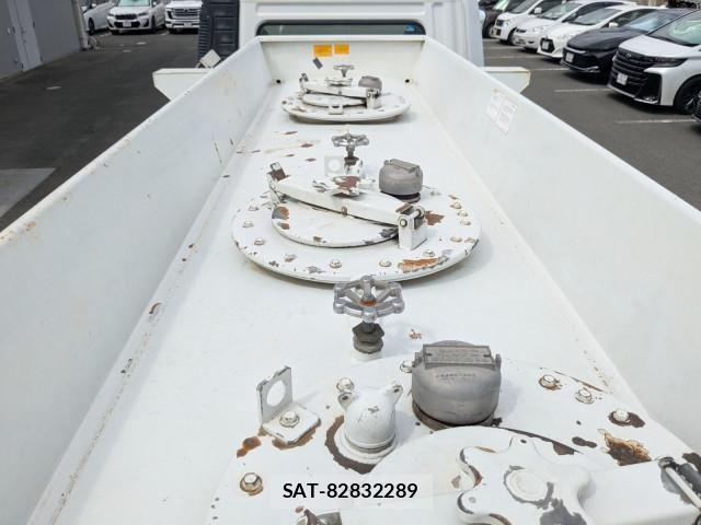 Mitsubishi FIGHTER 2013-02 8659055-27
