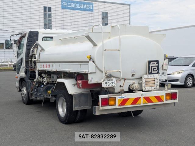 Mitsubishi FIGHTER 2013-02 8659055-2