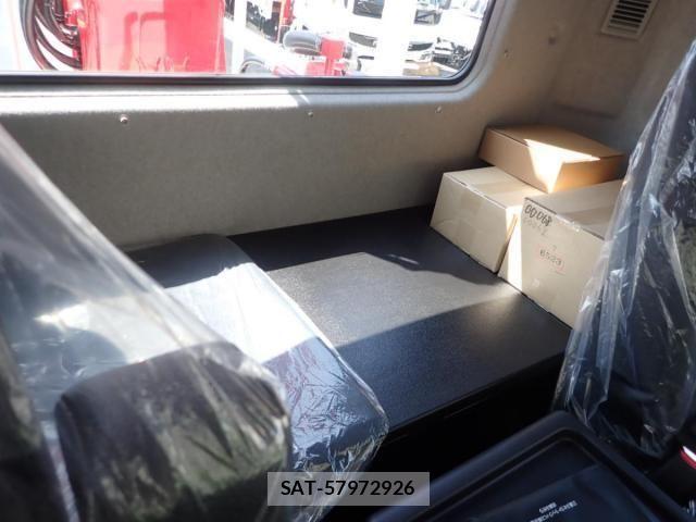 Mitsubishi FIGHTER 2026-05 8685541-18