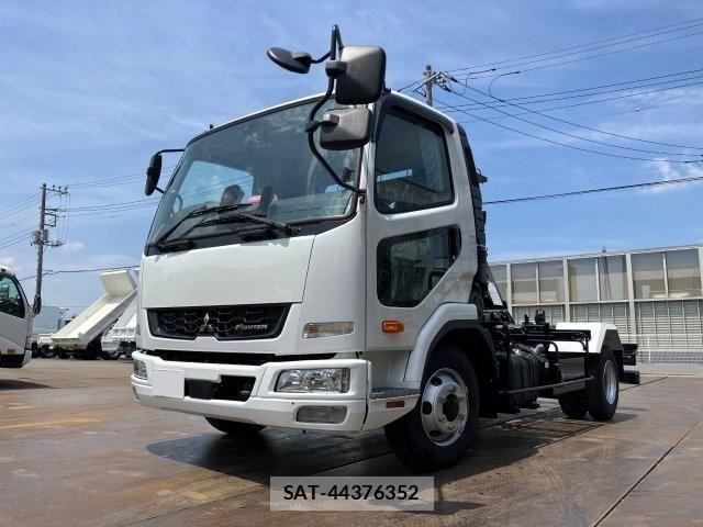 Mitsubishi FIGHTER 2025-11 8685546-0