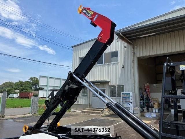 Mitsubishi FIGHTER 2025-11 8685546-12