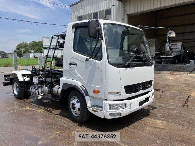 Mitsubishi FIGHTER 2025-11 8685546-1