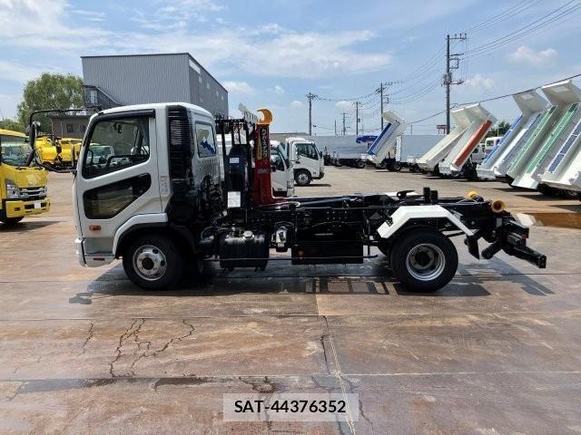 Mitsubishi FIGHTER 2025-11 8685546-4