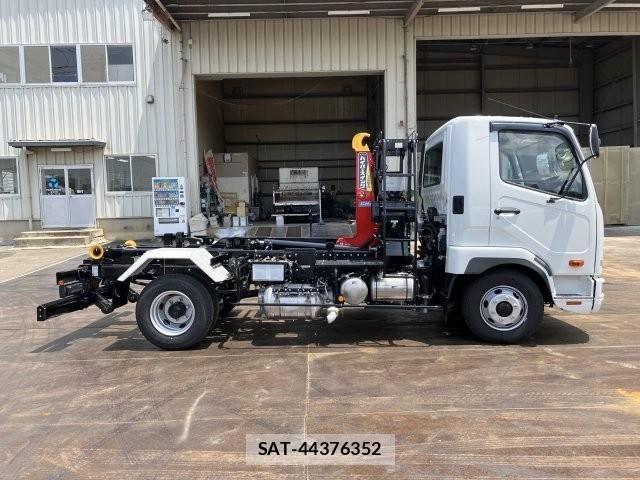 Mitsubishi FIGHTER 2025-11 8685546-5