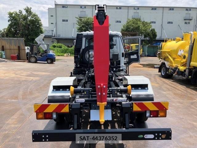 Mitsubishi FIGHTER 2025-11 8685546-8