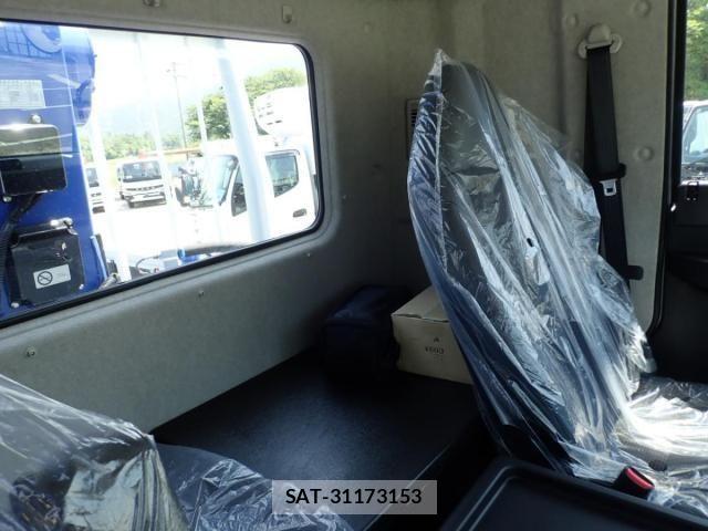 Mitsubishi FIGHTER 2026-05 8685542-10