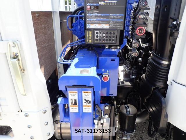 Mitsubishi FIGHTER 2026-05 8685542-13