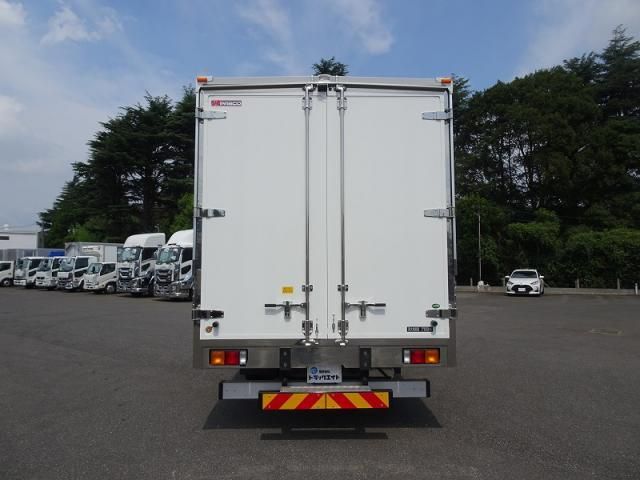Mitsubishi FIGHTER 2026-01 8732924-5