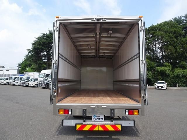 Mitsubishi FIGHTER 2026-01 8732924-6