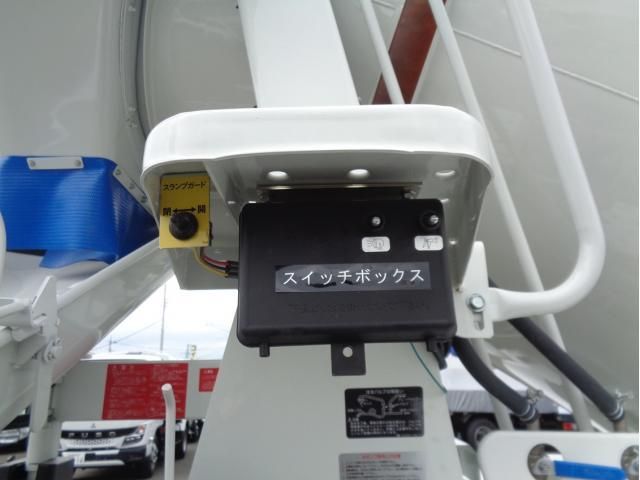 Mitsubishi FIGHTER 2025-12 8732926-9
