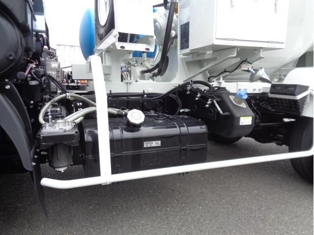 Mitsubishi FIGHTER 2025-12 8732926-17
