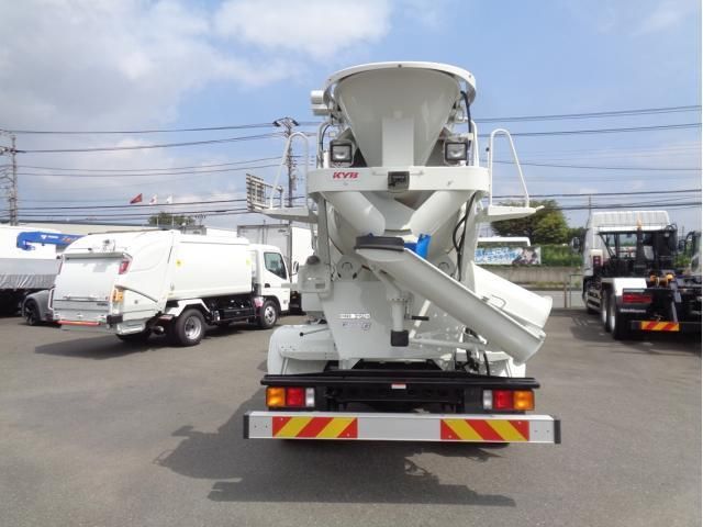 Mitsubishi FIGHTER 2025-12 8732926-4