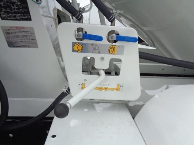 Mitsubishi FIGHTER 2025-12 8732926-7