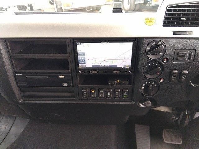 Mitsubishi FIGHTER 2018-06 8732927-16