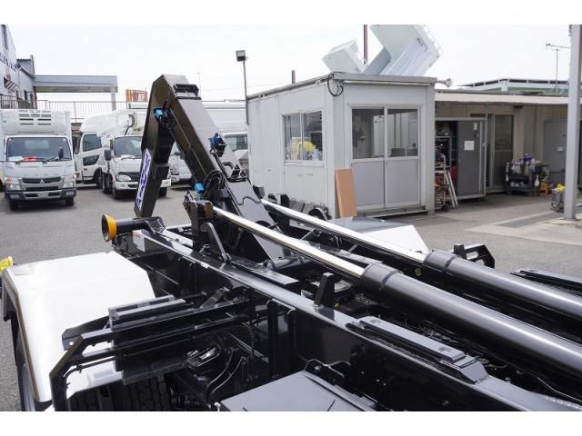 Mitsubishi FIGHTER 2026-05 8732925-22