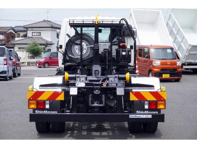 Mitsubishi FIGHTER 2026-05 8732925-3