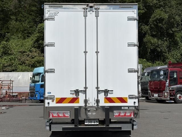 Mitsubishi FIGHTER 2022-10 8770673-6