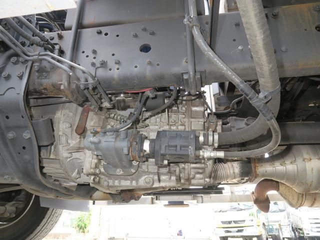 Mitsubishi FIGHTER 2019-06 8770671-16