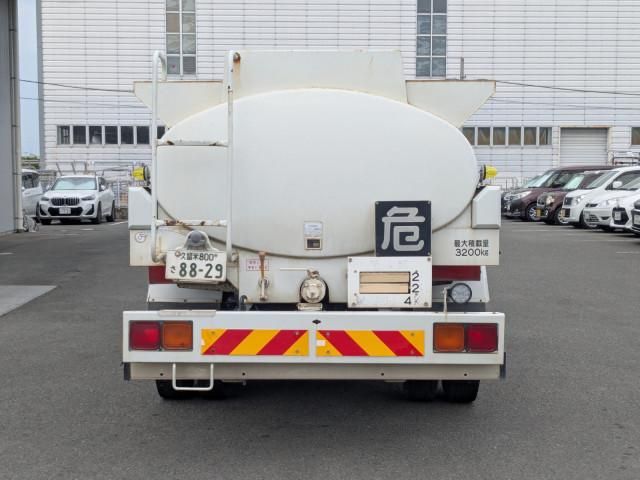 Mitsubishi FIGHTER 2012-03 8770677-6