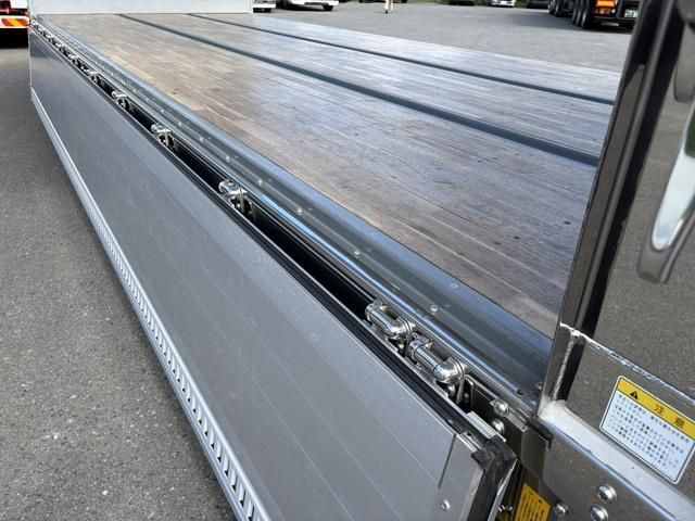 Mitsubishi FIGHTER 2024-09 8770672-24