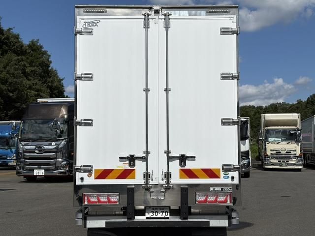Mitsubishi FIGHTER 2024-09 8770672-6