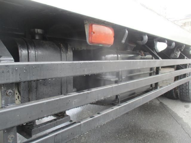 Mitsubishi FIGHTER 2004-01 8770675-15