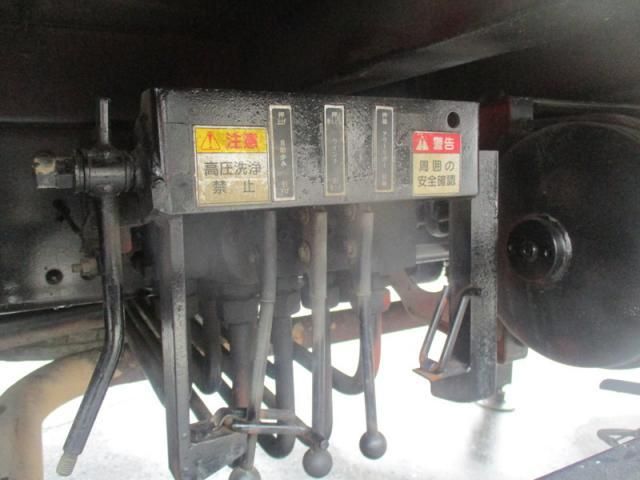 Mitsubishi FIGHTER 2004-01 8770675-23