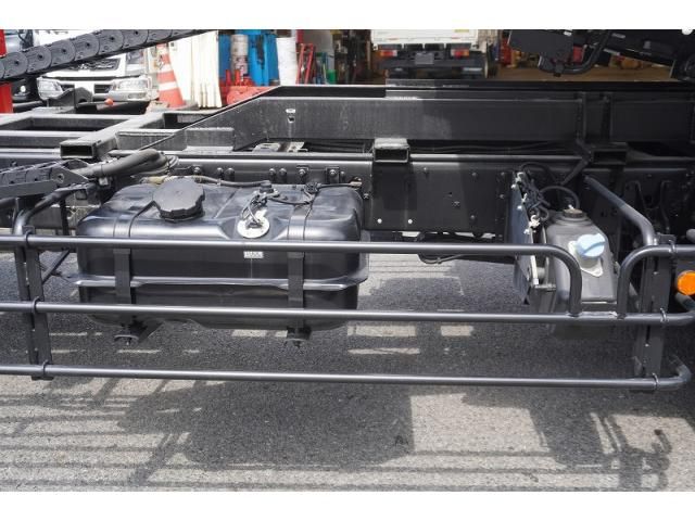 Mitsubishi FIGHTER 2022-08 8770669-13