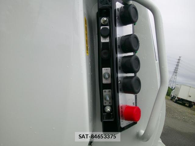 Mitsubishi FIGHTER 2026-05 8795937-15