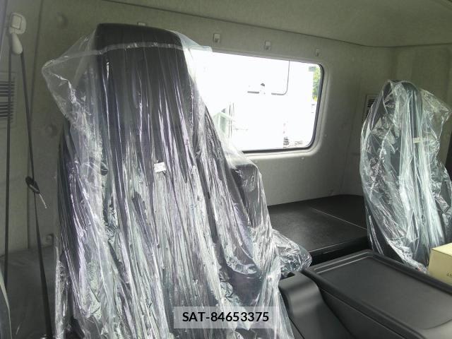 Mitsubishi FIGHTER 2026-05 8795937-24