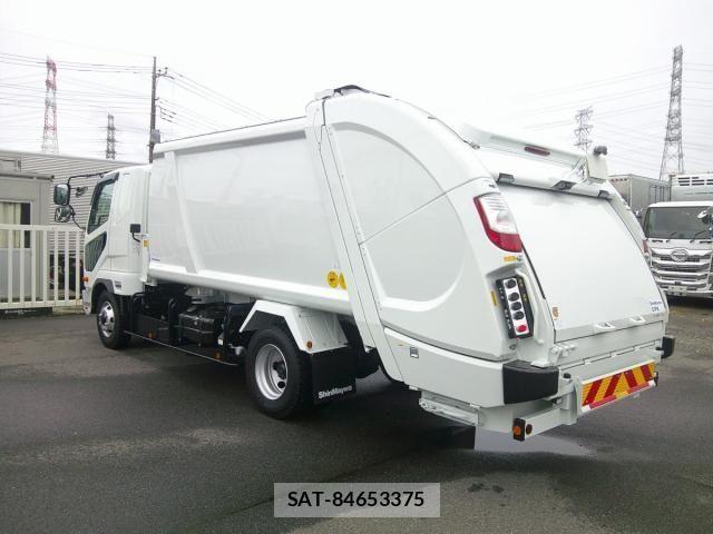 Mitsubishi FIGHTER 2026-05 8795937-6