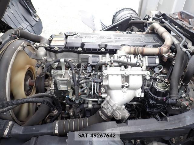 Mitsubishi FIGHTER 2012-12 8829032-24