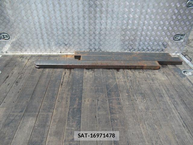 Mitsubishi FIGHTER 2020-02 8829034-29
