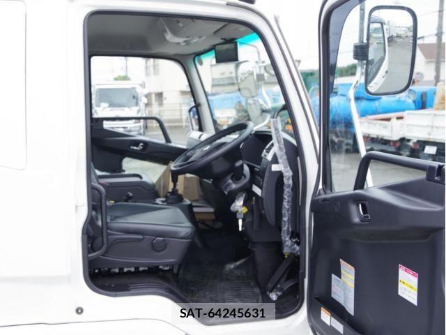 Mitsubishi FIGHTER 2025-08 8829029-24
